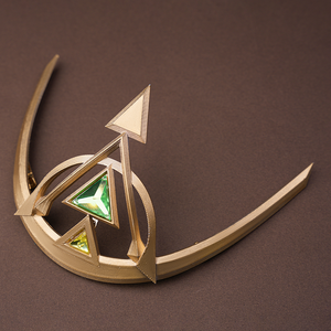 Genshin Impact Nefer Cosplay Costume, front headwear, mainly golden and green colors.