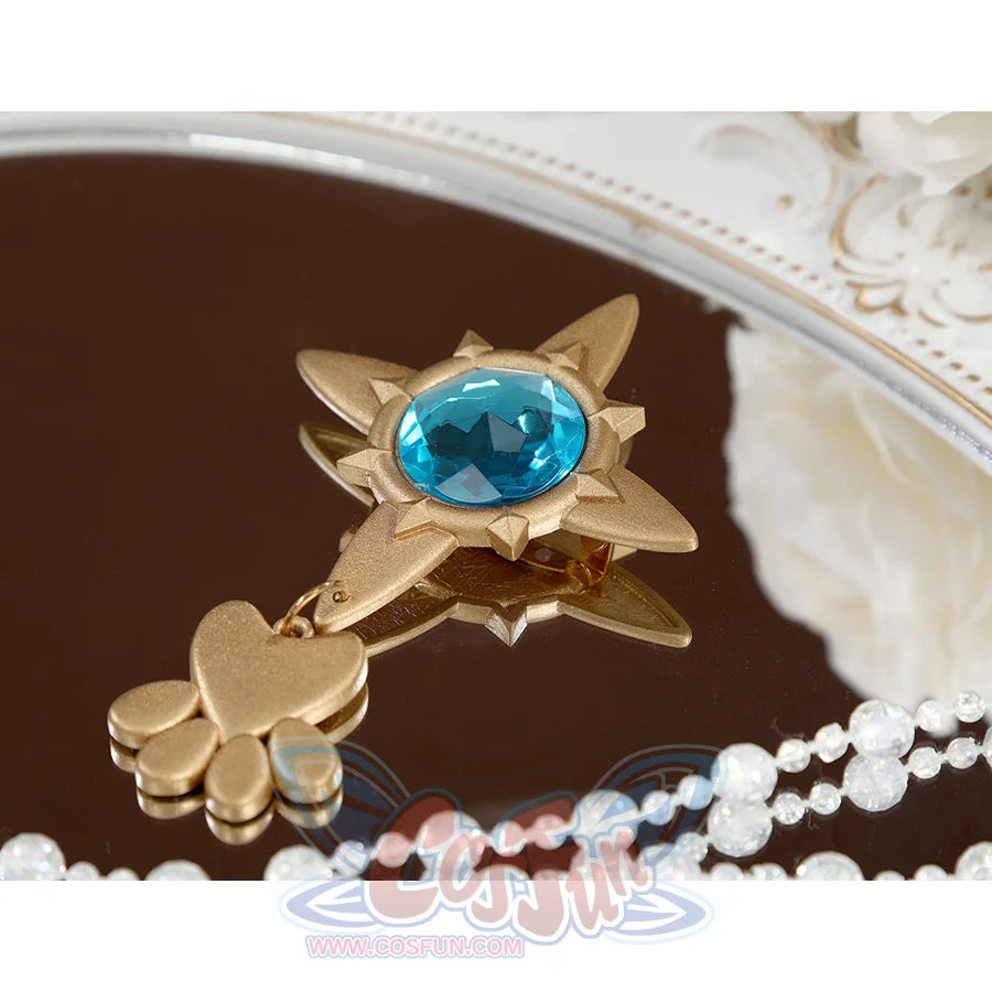 Nu: Carnival Garu Cosplay Costume, gold and blue accessory is decorated on neck scarf.