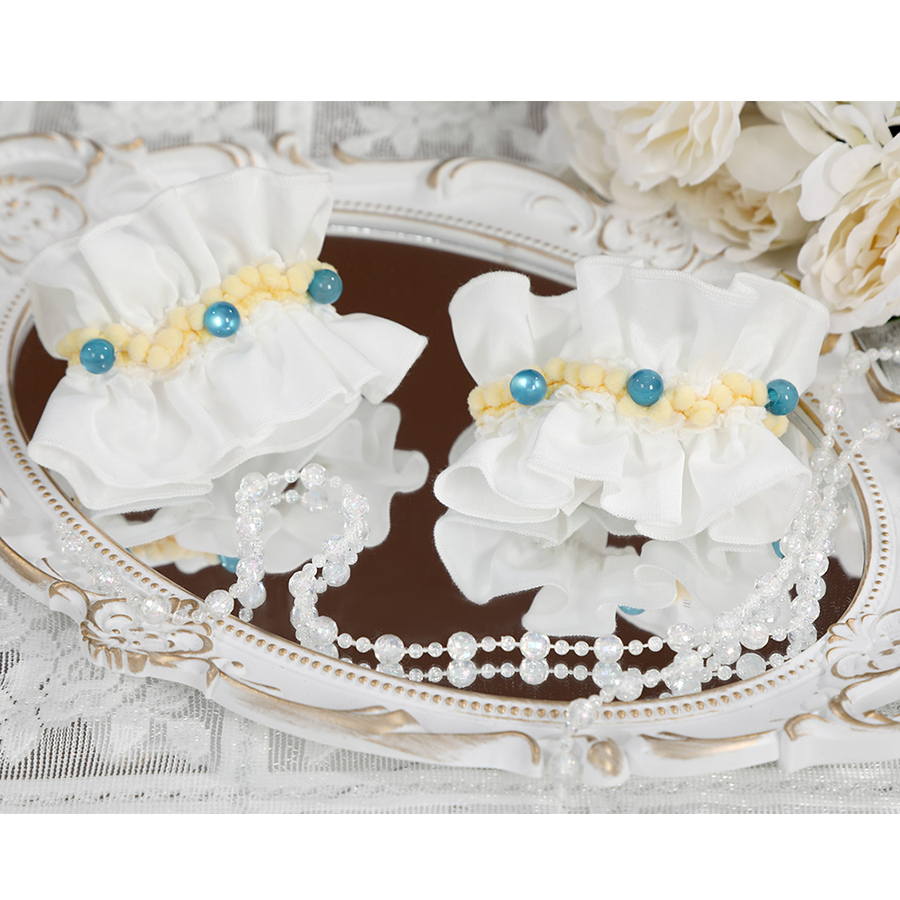 Nu: Carnival Garu Cosplay Costume, white hand accessories with yellow and blue accents.