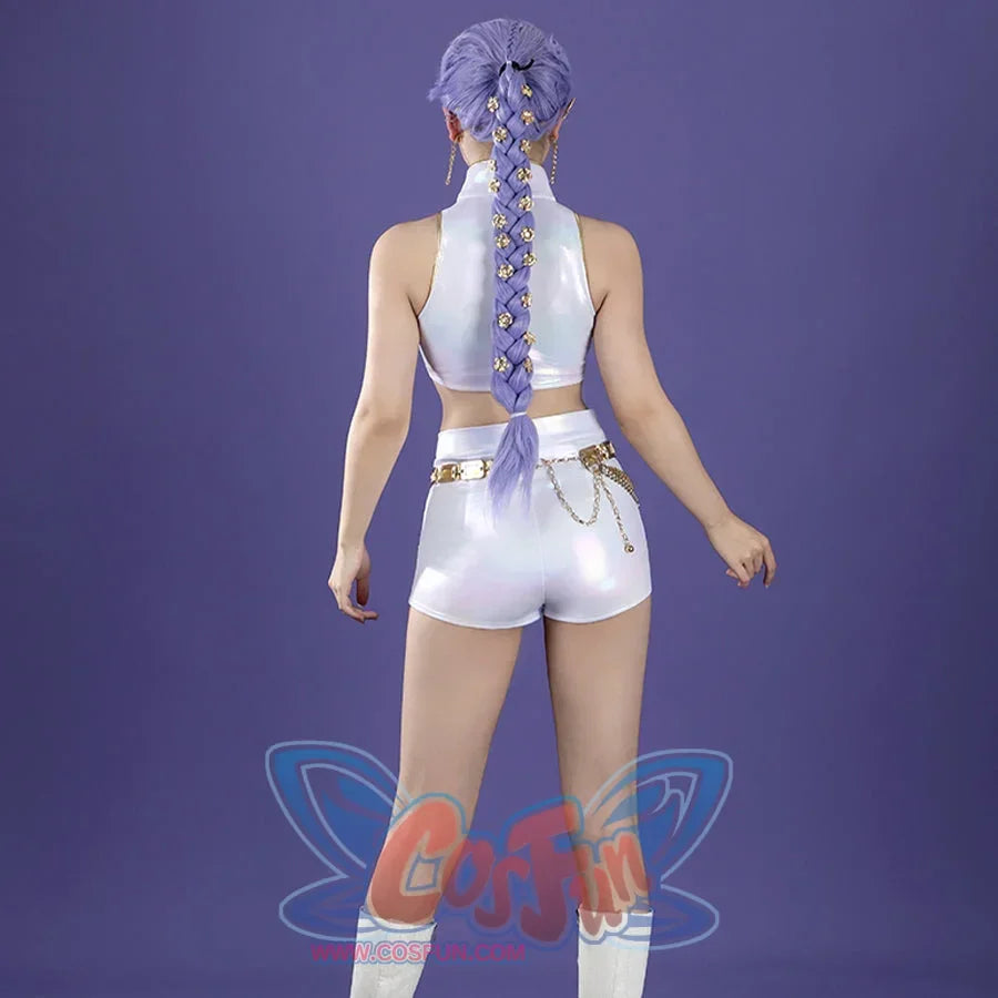 From the back, the Rumi cosplay’s white sleeveless crop top and shorts are seen, complemented by the gold chain belt. The purple braid, adorned with gold accents, ties the outfit to the character’s iconic style.