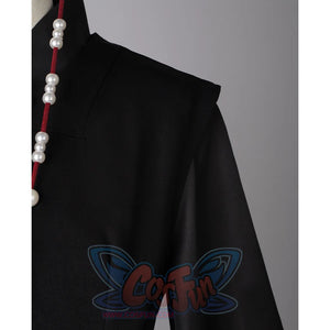 The coat is a sleeveless robe, the use of textured fabrics is more restored.