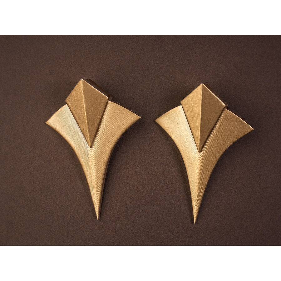 Sandrone cosplay costume gold skirt panel accessories, a pair of arrow-shaped gold pieces with raised pyramid center detail