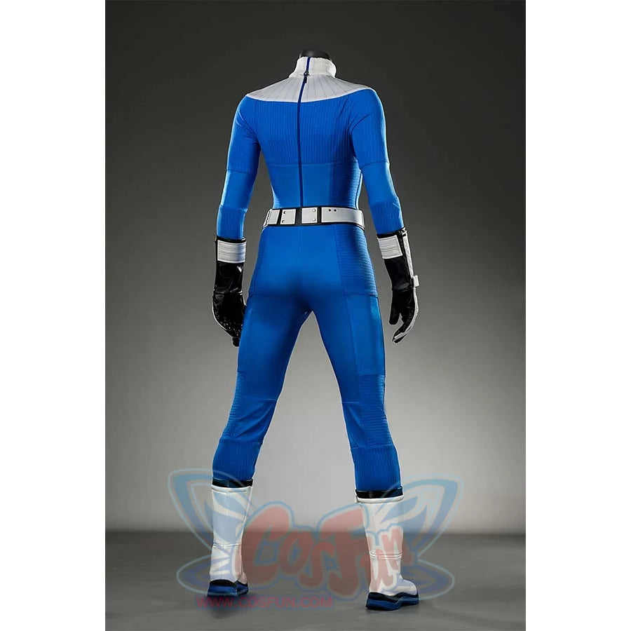 Reveals back belt, glove contrasts, fabric texture. Enhances the superhero aesthetic.