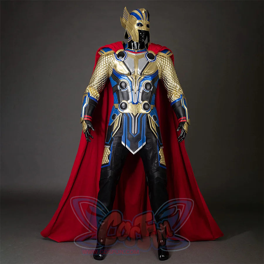 Thor: Love and Thunder Cosplay costume &#39;s overall color is mainly gold and blue, the design of the helmet is full of elements of ancient warriors, the armor design on the chest and shoulders is layered, the sleeves are golden diamond texture, supplemented by a red cloak, which adds a sense of nobility and authority to the overall shape, the pants are mainly black with gold decorations on both sides, echoing the sleeves.