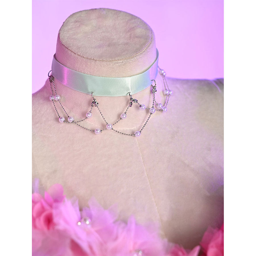 Close-up WinX Club Flora cosplay costume