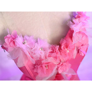 Close-up WinX Club Flora cosplay costume