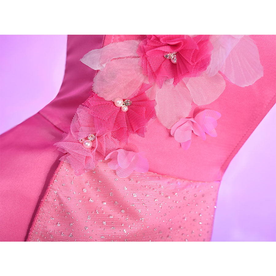 Close-up WinX Club Flora cosplay costume