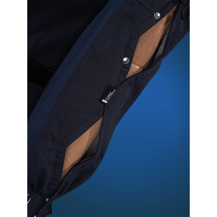 Wuthering Waves Chisaki Cosplay Costume, the sleeves have some metal buckle and barcode decoration.