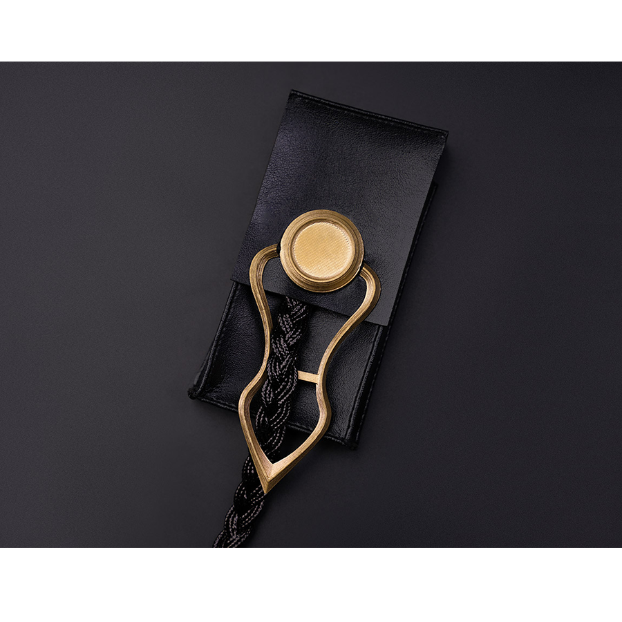 Wuthering Waves Gabrielle Cosplay Costume, black PU leather bag with gold decoration.