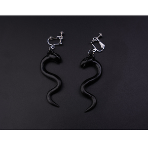 Wuthering Waves Gabrielle Cosplay Costume, black snake earrings.