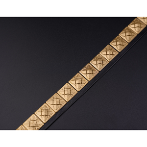 Wuthering Waves Gabrielle Cosplay Costume, simple metal choker fits the lines of the neck.