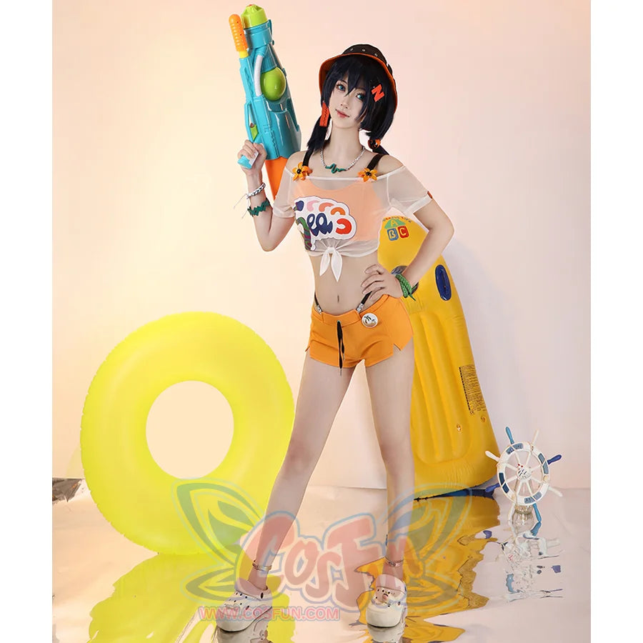 The upper body is orange underwear with a short transparent T-shirt with a colorful pattern on the chest, the lower body is orange shorts, with a green bracelet and a black hat, and there are beige leg rings on the ankles.