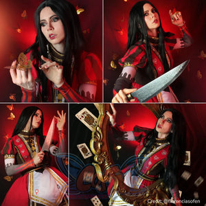 Alice: Madness Returns Alice cosplay royal dress gathers striped sleeves and a red skirt in action views.