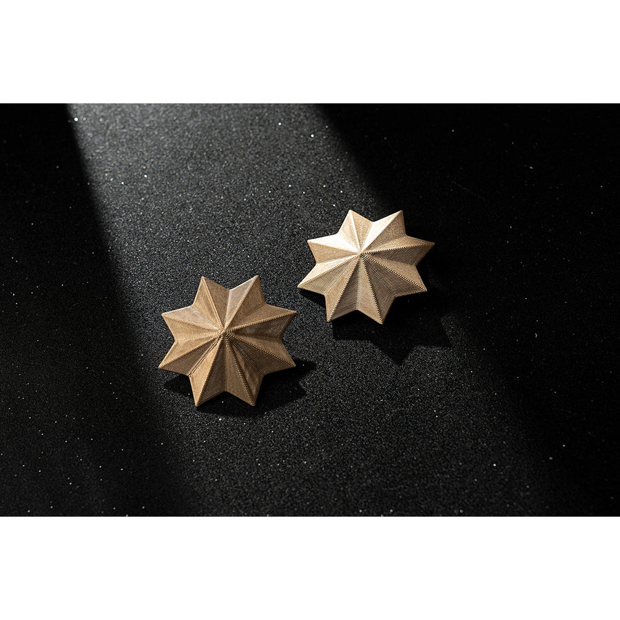 Genshin Impact Amber cosplay star accessories appear as matching gold-tone pieces for the costume set.