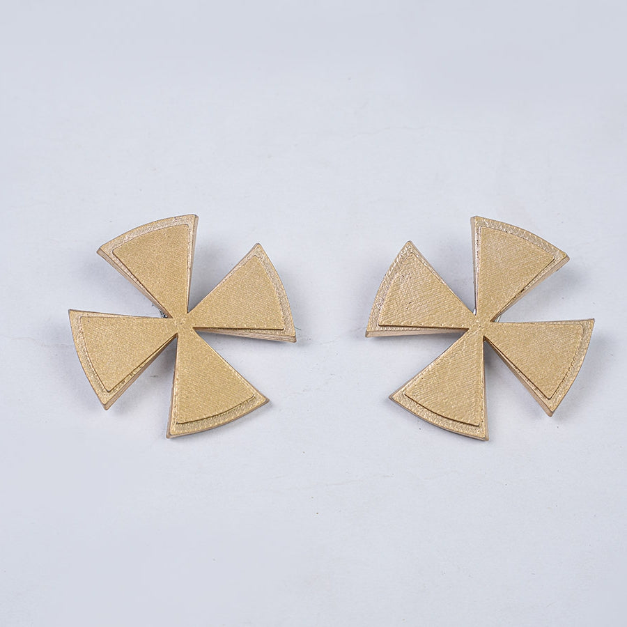 Genshin Impact Citlali Whispers of Stars and Smoke cosplay costume pairs two gold-tone clover shaped side waist ornaments.