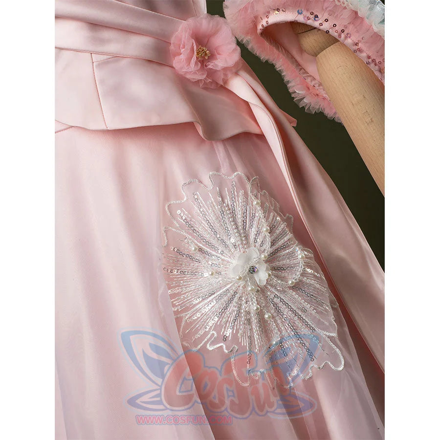 Close up Glinda cosplay costume middle part