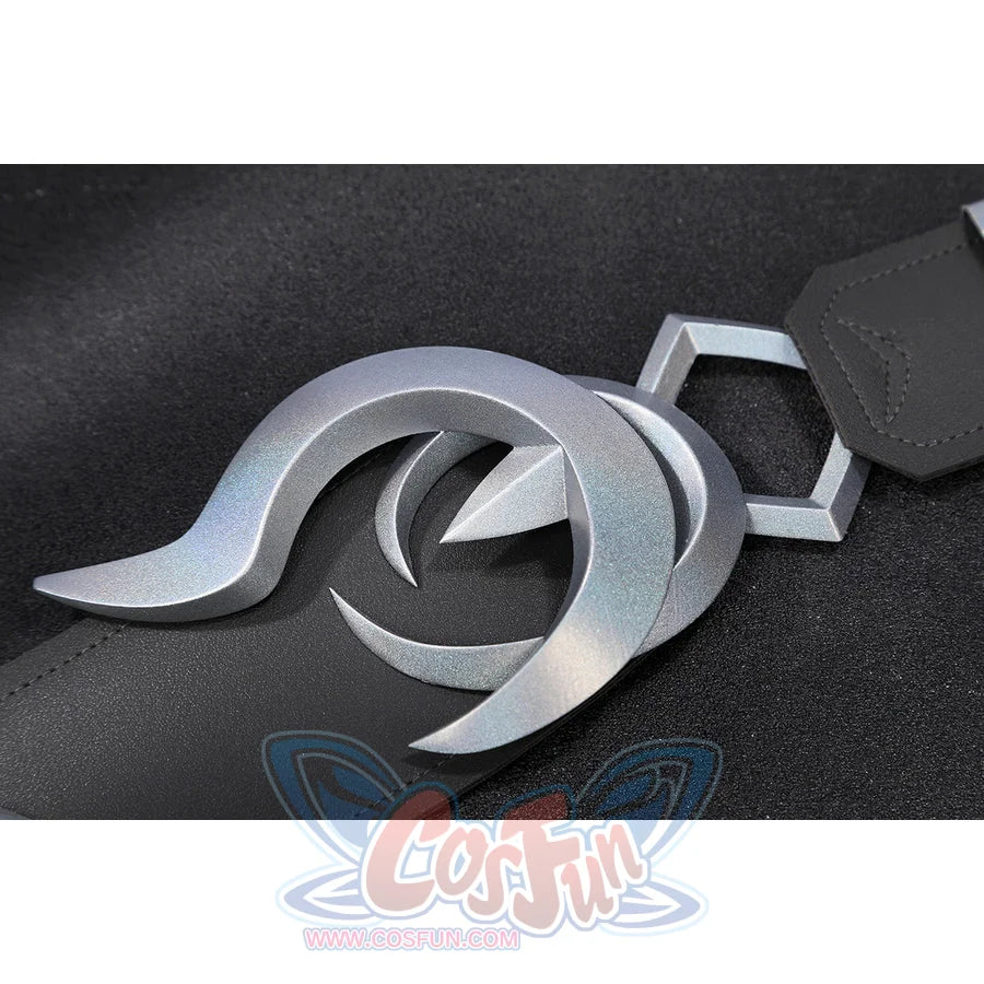 Felicia Hardy Urban Predator cosplay costume sets the silver waist plate beside the belt strap.