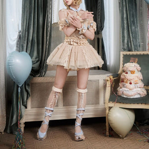 Full Rococo Lolita styling with the cream lace skort and matching accessories