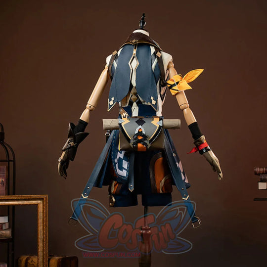 Genshin Impact Bennett cosplay costume back view sets navy cape panels over blue shorts, balanced by the back bag