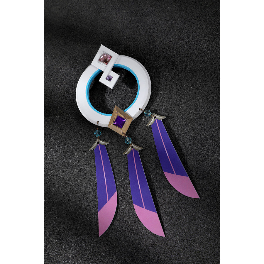 Genshin Impact Citlali cosplay costume pairs a white and blue ring with gems and purple daggers.