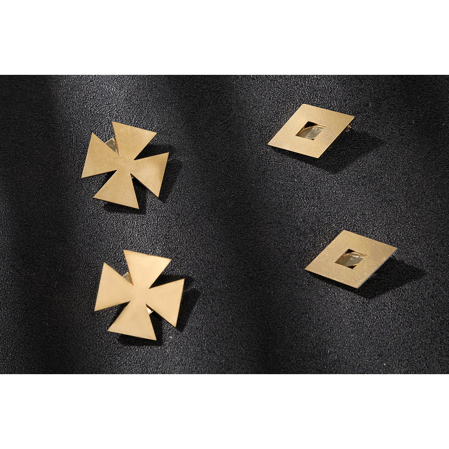 Genshin Impact Citlali cosplay costume pin detail pairs gold cross pieces with square clips.