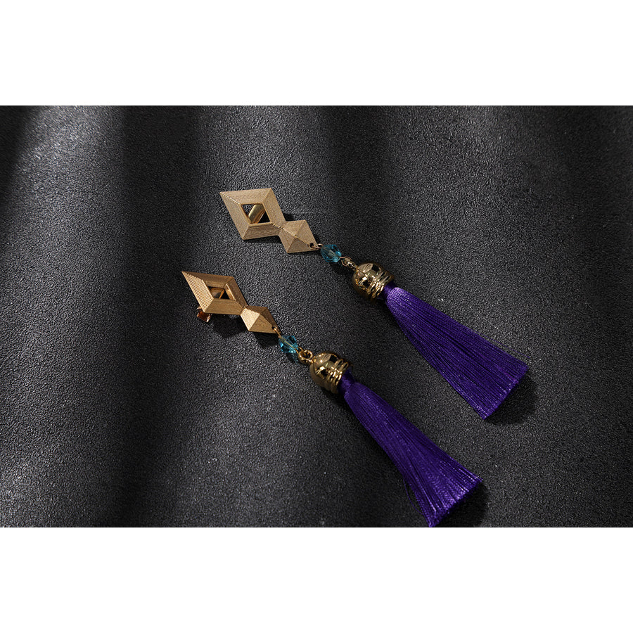 Genshin Impact Citlali cosplay earring detail pairs gold-tone shapes with blue beads and tassels.