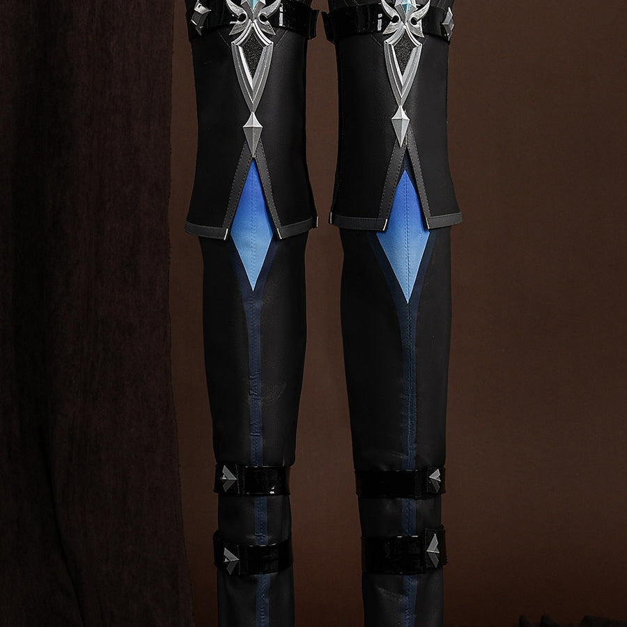 Genshin Impact Lohen cosplay costume knee guards layer black fabric over blue diamond shapes and secure via buckled straps.