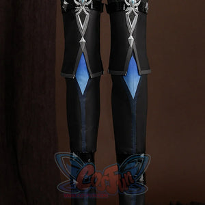 Genshin Impact Lohen cosplay costume knee guards layer black fabric over blue diamond shapes and secure via buckled straps.