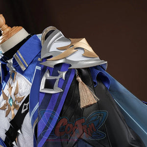 Genshin Impact Lohen cosplay costume anchors gold-tone shoulder armor over blue patterned lapels and a hanging fabric tassel.