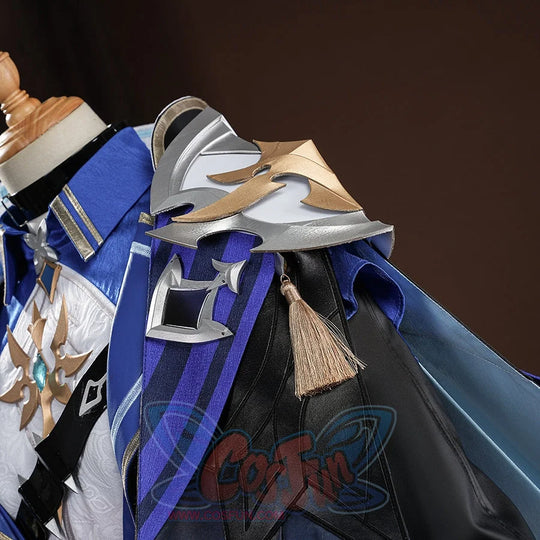 Genshin Impact Lohen cosplay costume anchors gold-tone shoulder armor over blue patterned lapels and a hanging fabric tassel.
