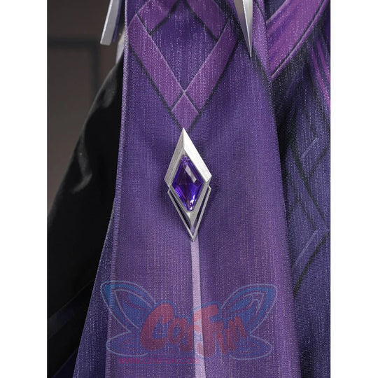 Genshin Impact Pantalone cosplay costume cape ornament sets a purple diamond accent over violet fabric.