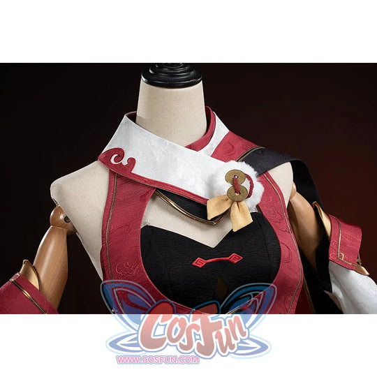 Genshin Impact Yanfei cosplay collar close-up sets white lapels over red jacquard and a black chest panel.