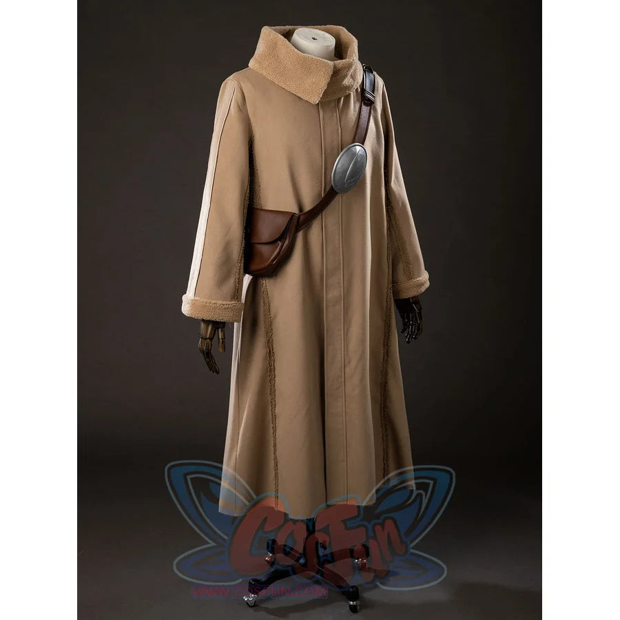 Grogu cosplay costume gathers a beige woolen robe with soft sherpa fleece accents and a brown faux leather crossbody bag.