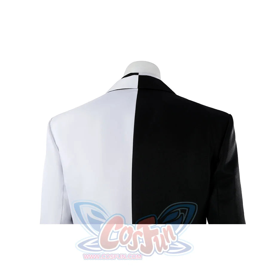 Harvey Dent Two-Face cosplay back shoulder detail divides the white and black jacket halves.
