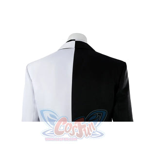 Harvey Dent Two-Face cosplay back shoulder detail divides the white and black jacket halves.