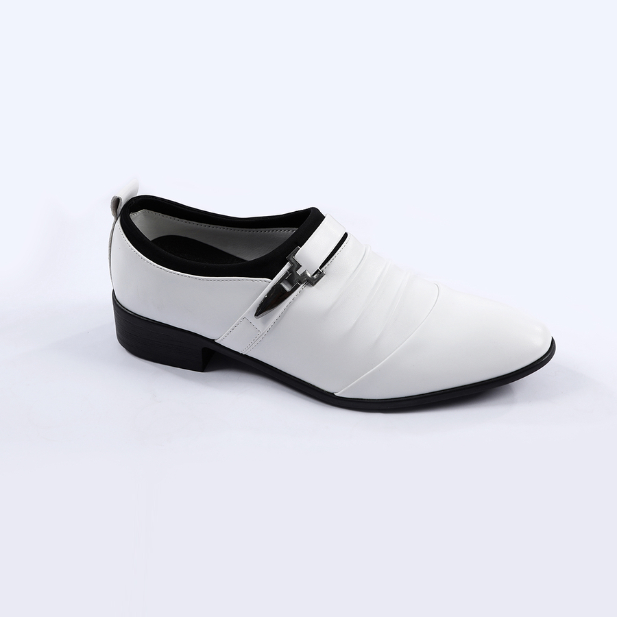 Harvey Dent Two-Face cosplay white shoe side view layers vamp bands below a small buckle.