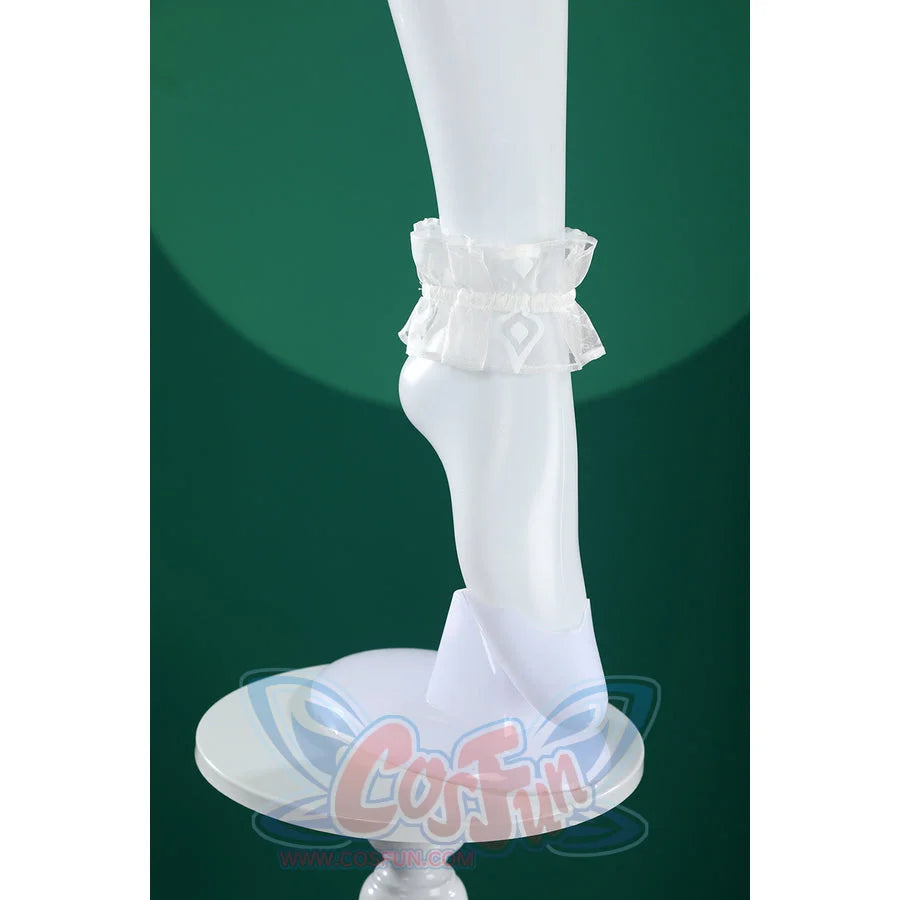 Honkai: Star Rail Ruan Mei cosplay costume ankle decoration detail drops a red teardrop charm from a pearl chain.