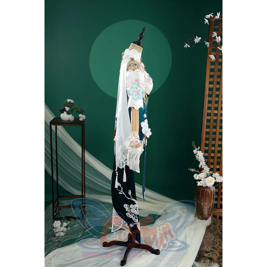 Honkai: Star Rail Ruan Mei cosplay costume turns to the side, letting white shawl fabric fall over the teal dress.