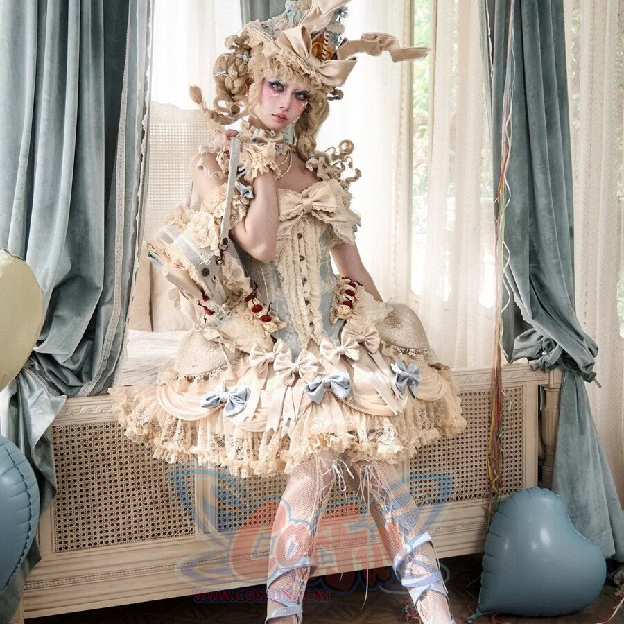 Heart cake handbag carried with a full cream Lolita coordinate