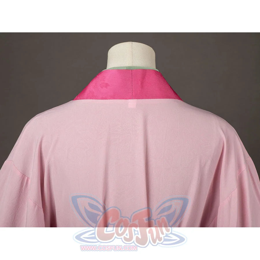 The Apothecary Diaries Maomao cosplay costume turns the pink collar and robe back panel into view.