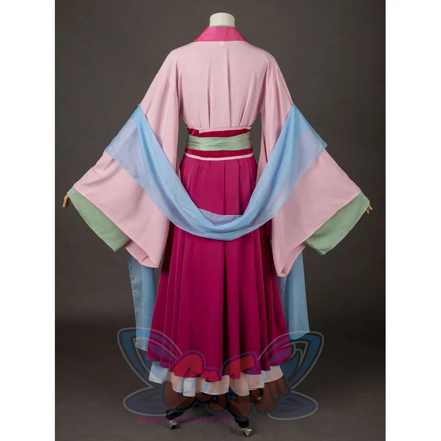 The Apothecary Diaries Maomao cosplay costume turns the pink robe and blue shawl over the magenta back skirt.