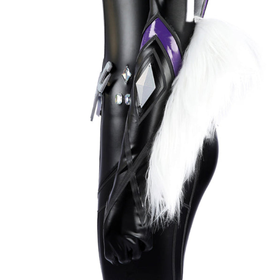 Marvel Rivals Black Cat Felicia Hardy cosplay leg cover detail tucks white faux fur against the black suit.