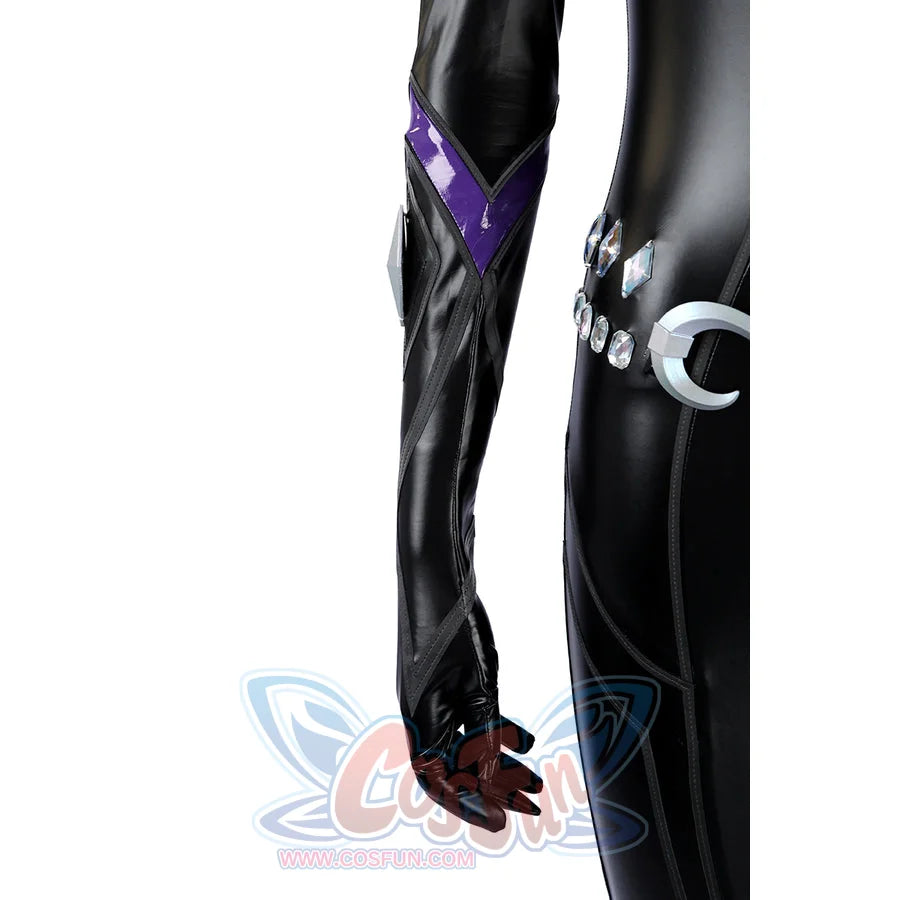 Marvel Rivals Black Cat Felicia Hardy cosplay sleeve side detail follows purple panels beside silver trim.