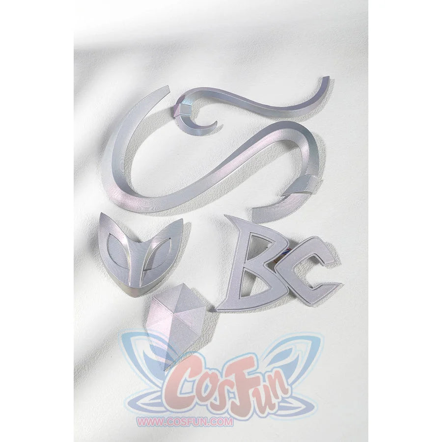 Marvel Rivals Black Cat Felicia Hardy cosplay waist accessories flat lay gathers silver-tone logo and gems.