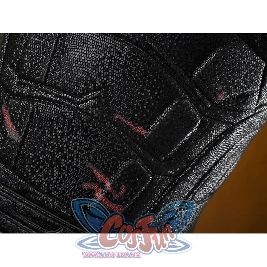 Matt Murdock cosplay costume waist close-up pairs lizard-pattern texture and angular panels with red accents.