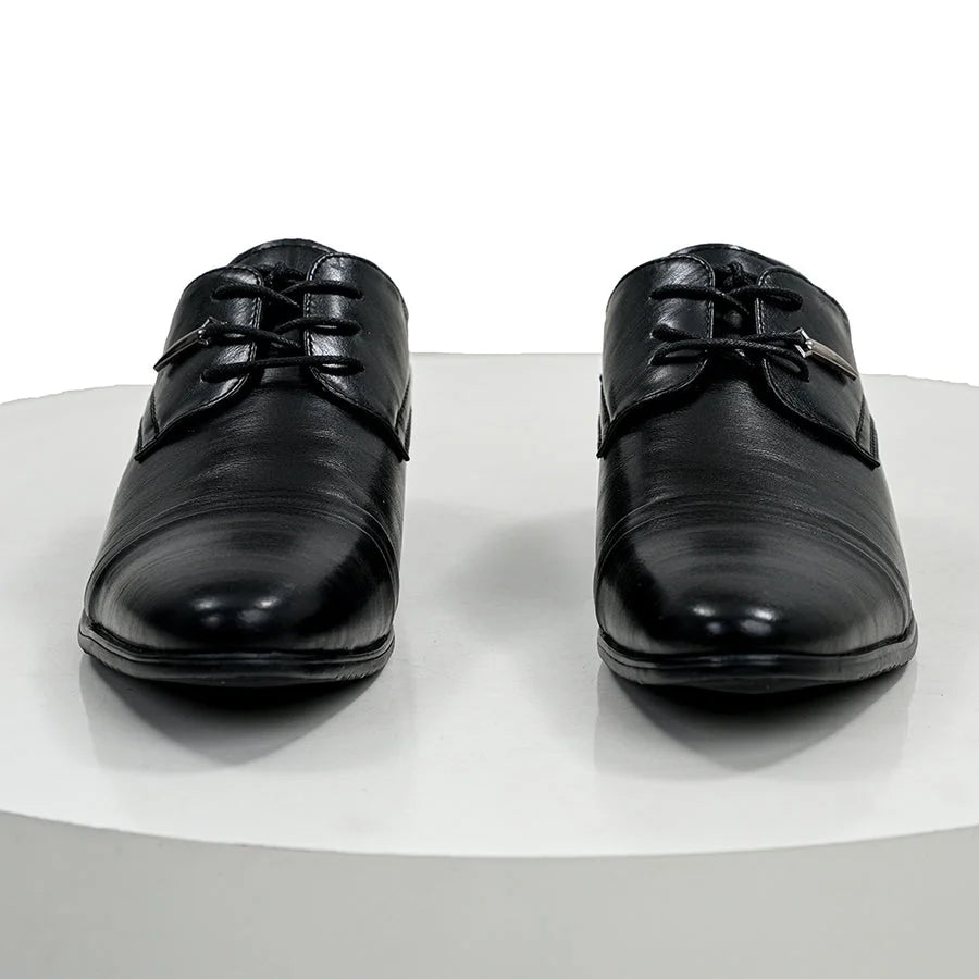 COSFUN Final Fantasy XV Noctis The Chosen King cosplay shoes present a smooth black matte finish beside decorative accents.