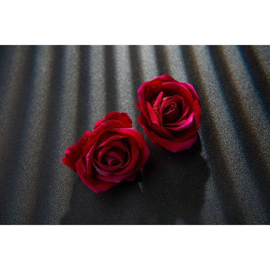Genshin Impact Noelle cosplay red rose accessories pair two floral accents for the costume.