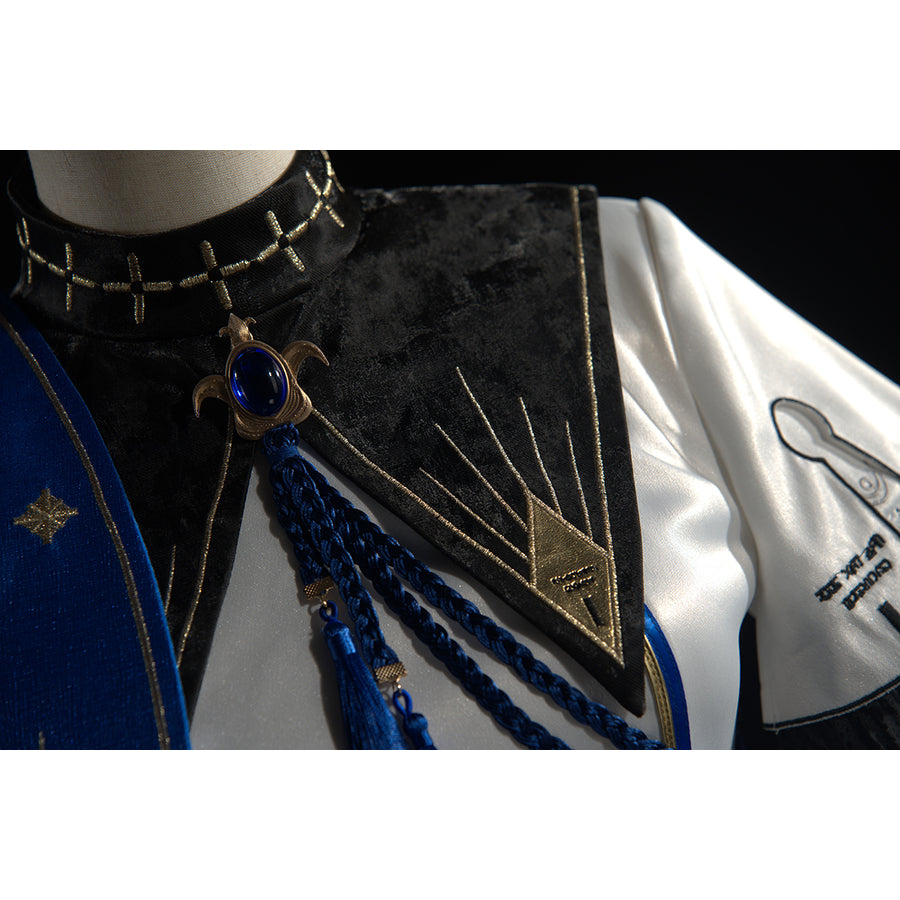 Wuthering Waves Phoebe cosplay collar detail sets a blue necklace accent against black and gold trim.
