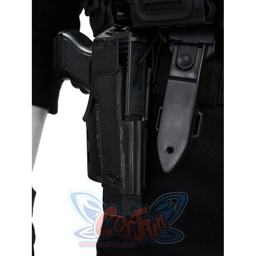 The Punisher Frank Castle cosplay belt holster detail shows a black side case secured to the waist