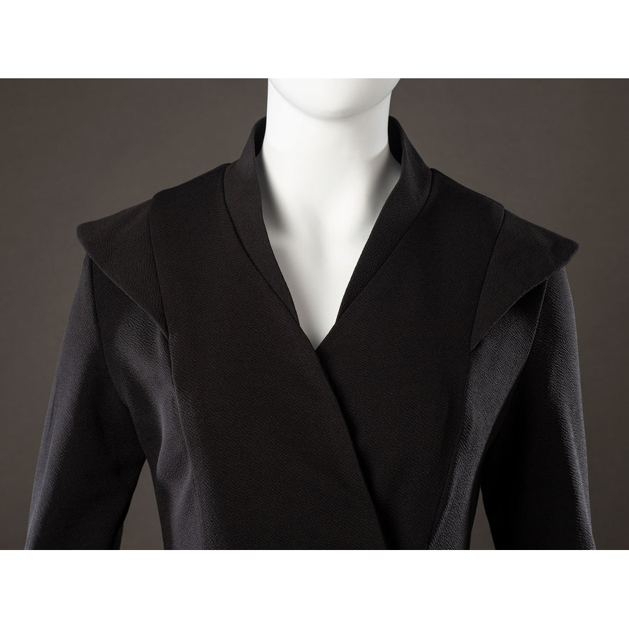 Rhaenyra Targaryen cosplay inner robe front detail shapes black lapels into a deep neckline.